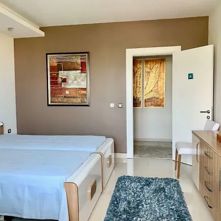 Beautiful Penthouse With A Huge Balcony With Plants Appartamento Alanya