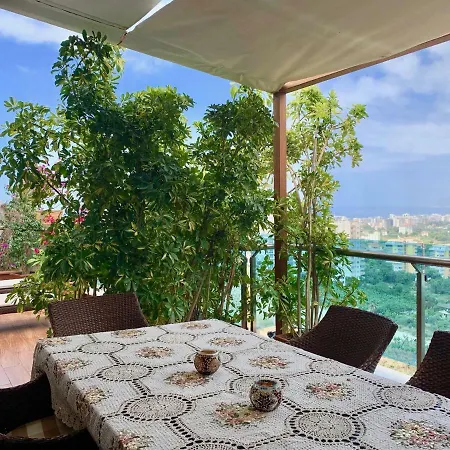 Beautiful Penthouse With A Huge Balcony With Plants 알란야