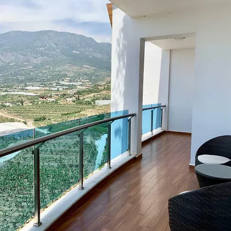 Beautiful Penthouse With A Huge Balcony With Plants * 알란야